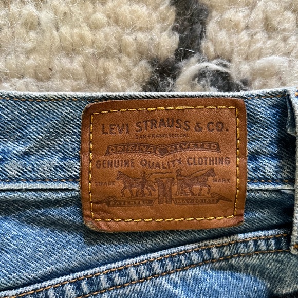 Wedgie Straight Levis - Picture 5 of 7